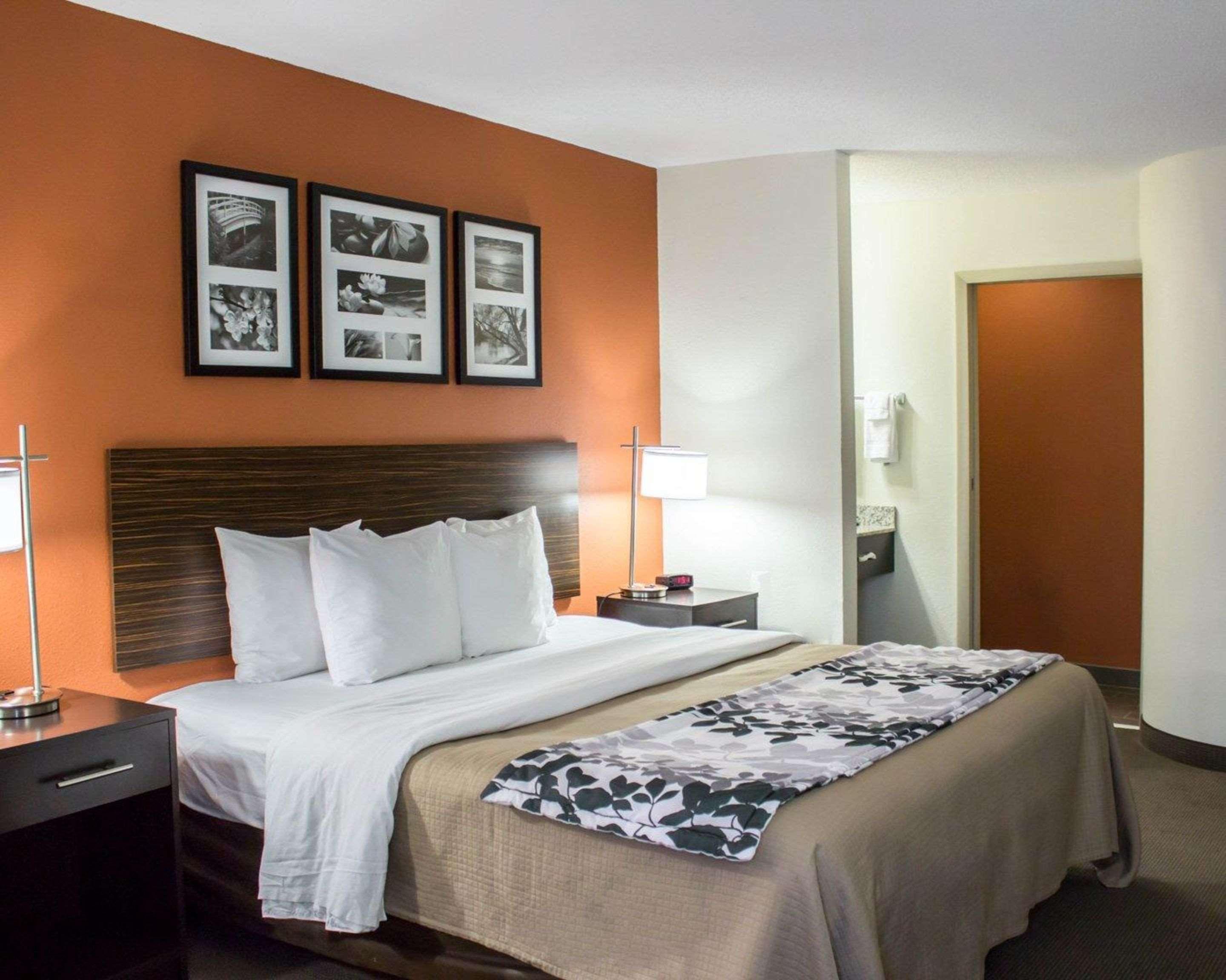 Hotel Sleep Near I-95 2*
