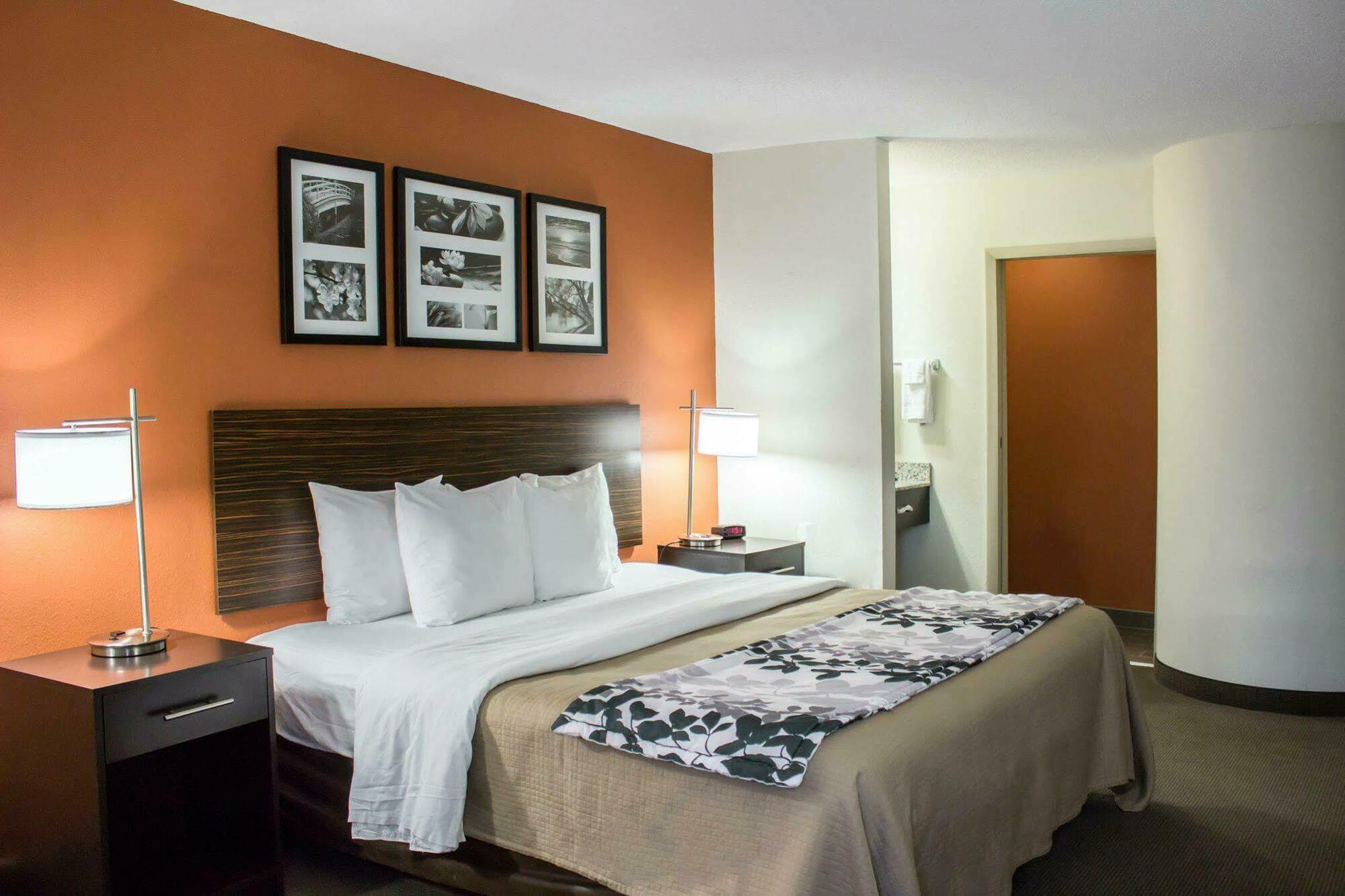 Hotel Sleep Near I-95 2*