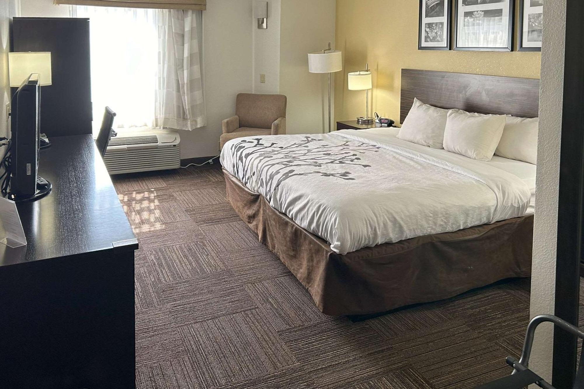 Hotel Sleep Near I-95 2*